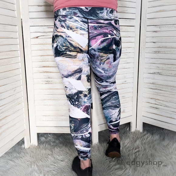 Layer 8 | Marble Printed Legging - Picture 4 of 4